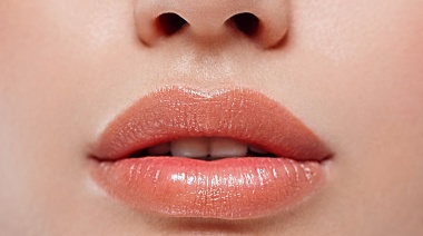 Los riesgos del labial dilatador: la última moda estética en adolescentes